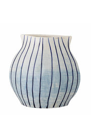 Esra Vase